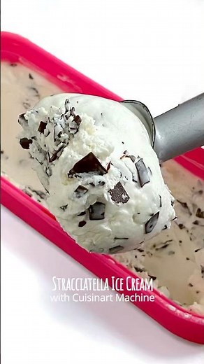 Stracciatella Ice Cream with Cuisinart Machine #icecream #summerdessert #glace #homemadeicecream