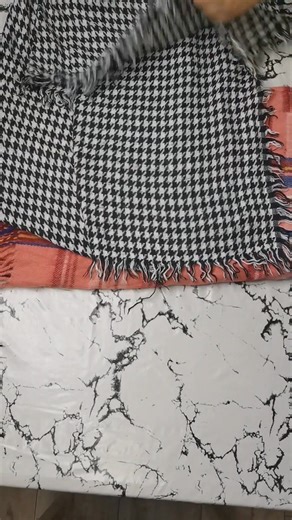 1.5K views | ⚠️Salovi u krem klasi ⚠️ Dugacki i siroki salovi, svi su preko metar do 1,5 m duzine ⚠️Snimljen ceo paket ⚠️ 5 kg - 3550⚠️ | Veleprodaja second hand | Facebook