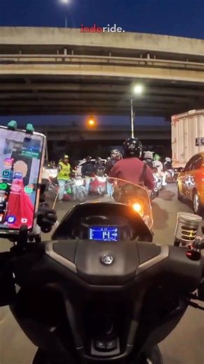 Apa iya NMAX Turbo wajib banget upgrade rem?! 🧐 Emang NMAX Turbo standar sih menurut gw wajib ya upgrade rem. Soalnya tenaganya rada berlebih buat rem nya yang cukup kecil🫣 Buat gw yang demen late braking rada kurang sip gitu. Untungnya ganti fullset pengereman dari @rpdmoto @tdr_racing langsung gacor lho yaa🙀🔥 Valid sih mantep banget #rpd #rpdmoto #nmaxturbo #indoride | IndoRide