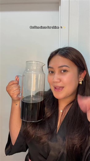 Using leftover brewed coffee on my hair ☕️ Adds shine and helps close the cuticles ✨ #hairtok #hair #hairgrowth #hairtips