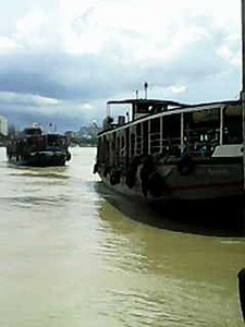 Live Video from Howrah Jetty- passenger are coming to the steamer very rapidly