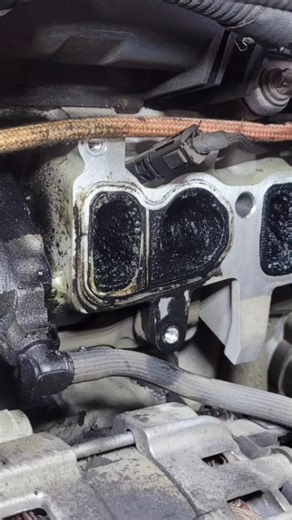 BMW G바디 520D 엔진경고등 점등 흡기매니폴드 스웰밸브 쪽 터짐 흡기매니폴드 교체 흡기크리닝