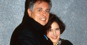 Angélica Vale canta a dueto con su papá fallecido