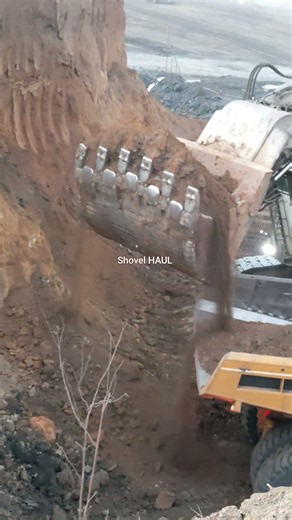 240 Dumper #bachoeloader #xcavator #mining #shovelhaul