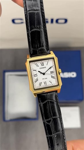 ‎ساعتمچی اصل/ کاسیو ،سیکو ،اورینت/ساعت اسدی گرگان‎ on Instagram‎: "⁨کاسیو اصل از جدیدترین مدلهای برند کاسیو که به نوعی بازآفرینی مدل معروف کار.تیه تنکه و هرچقدر از جذابیت و کیفیت بالاش در عین قی.مت مناسبش بگممم کمهههه 🤩ساعتی که پر از جزییات ریز و درشته ، از ترکیب رنگش گرفته تا طراحی قابش جوریه که تو ساعتهای مشابه این مدل دیده نمیشه 🔥کاسیو نیزه شدن اصلا به معنی کپ.ی کردن نیست ، خیییلی فرقه بین این دو 🖐️ .با ضمانت نامه یکساله Ref. MTP-B190GL-7BV تضمین اصالت کالا✅ سایز قاب 41 × 31.5 × 8.1 mm✅ مو