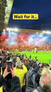 Gigantische Pyroshow auf der Südtribüne! #dortmund #pyro #bvb