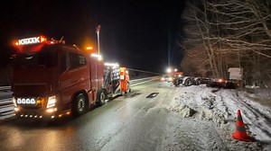47K views · 253 reactions | Vollsperrung auf Autobahn 21 zwischen den Anschlussstellen Bad Oldesloe-Süd und Tremsbüttel nach LKW Unfall (JPG) | Trittau Online | Facebook