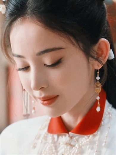 Menyuapi ubat dengan lembut kepada Tuan Puteri yang lemah lembut #glory #gulinazha #houminghao #SembangEntertainment #SembangDrama #YMCG