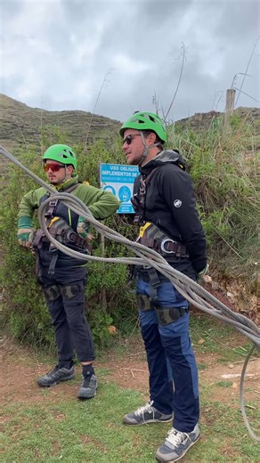 ✨ Vallée Sacrée des Incas & Zipline – Sensations au cœur des Andes ✨ Découvrez la Vallée Sacrée sous un angle unique et plein d’adrénaline. Après la visite de villages andins emblématiques et de paysages spectaculaires, place à l’aventure avec une expérience de zipline inoubliable en partenariat avec @samszipline Survolez les montagnes, les rivières et les champs andins en toute sécurité, et vivez une montée d’émotions au cœur d’un décor naturel exceptionnel. Une activité parfaite pour les voyag