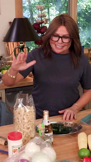 ¿Que pasta?? Mexican-ish street corn pasta 🌽🙃 is for dinner tonight! | Rachael Ray