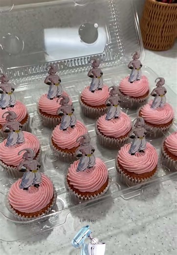 Explore Edible Glitter in Cake Decorating Techniques