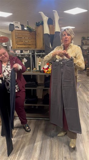 6.2K views · 43 reactions | We hebben weer superleuke broeken binnen!  Verkrijgbaar in maat 36 t/m 42/44 en in verschillende kleuren  Comfortabel, trendy én perfect te combineren — welke kleur kies jij?  | Lifestyle/Cadeauwinkel PaPito | Facebook