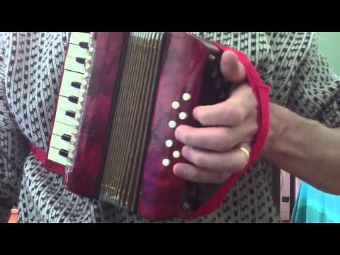 Hohner Mignon (8 bass piano accordion) tutorial: 'Clementine'