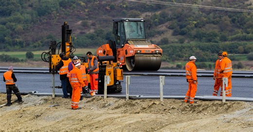 Câți kilometri de autostradă și drum expres sunt în construcție în România. Sunt mai mulți decât au fost făcuți în ultimii 50 de ani