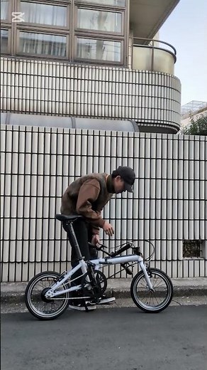 今春の発売を控えるDAHON『K-Forth』(電動アシスト自転車)。軽量ボディとシンプルな折り畳み機構が特徴です。#motovelo #ebike #eバイク #自転車
