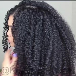 This is for the curly girls who love their curls SO MUCH they haven’t touched a straightener in the past 5 years! 🙅🏾‍♀️ A collection from shampoo to gel that hydrates and defines curls OF ALL TYPES! These 4 steps will leave you with the perfect curls EVERY TIME: 1. Pure Aloe Vera Shampoo 🥥 Removes buildup without stripping hair of moisture. Our clarifying shampoo’s cleansing agent is derived from coconut oil. 2. Pure Grapeseed Conditioner 🍇 Formulated for ULTRA slip, making it easy to detang