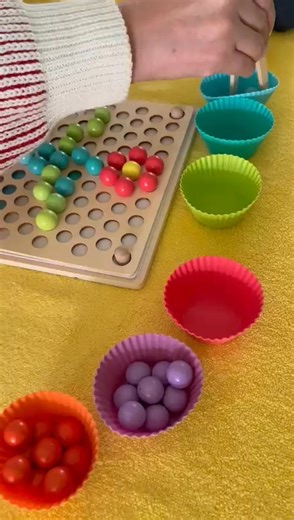 Ai trecut printr-o intervenție chirurgicală și te confrunți cu durere, rigiditate sau scăderea mobilității? 🦵 La Helios Kinetic începem fiecare proces terapeutic cu o evaluare clinică detaliată, realizată de specialiști în recuperare medicală, pentru a înțelege exact starea ta fizică reală și a personaliza terapia. 👉 Kinetoterapia este baza recuperării postoperatorii: prin exerciții terapeutice specifice, vizăm restabilirea forței musculare, mobilității articulare și coordonării, facilitând re