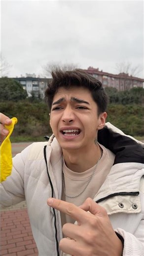 I surprised the balloon without using my hands #holidayswithyoutube