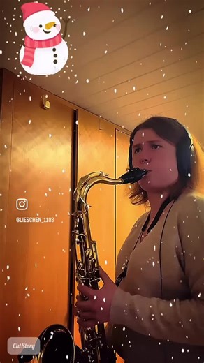 Tenor Saxophone Christmas Song Performance