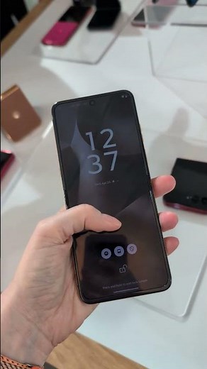 Motorola’s new Razr Ultra brings the wood back panel back.