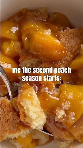 I make this Peach Cobbler with canned peaches, ALL the time!! 🧡🍑 #cobbler #dessert