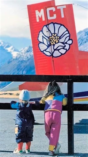 𝙈𝙩 𝘾𝙤𝙤𝙠 𝙎𝙠𝙞 𝙋𝙡𝙖𝙣𝙚𝙨 𝙖𝙣𝙙 𝙃𝙚𝙡𝙞𝙨 on Instagram: "Thankful for the families who make the 🎄 season festive ✨☺️🙏 #family #friends #holiday #season #myinflite #travel #adventure @mtcookglacierguidingnz @inflite.nz @getyourguide @klookanz @pacific_destinations @bookme.co.nz @moretravelexperience"