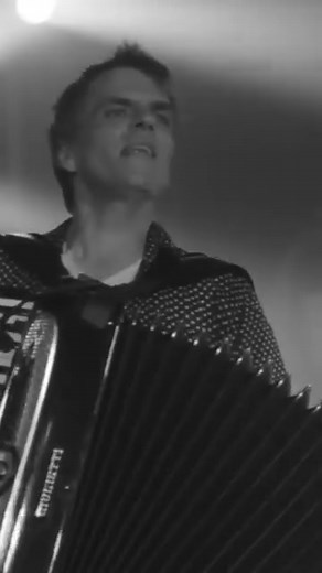 20K views · 708 reactions | OMAHA! Who’s ready to rock?! See you tonight. #BansheeSeasonTour : @ehud_lazin #countingcrows #livemusic #tour #omaha | Counting Crows | Facebook