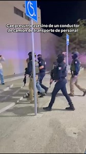 PRESUNTO ASESINO DE UN CONDUCTOR DE TRANSPORTE DE PERSONAL ES DETENIDO CON DROGA EN ÁNGELES DE PUEBLA El presunto asesino de un conductor de transporte de personal fue detenido en Ángeles de Puebla cuando manejaba su motocicleta a exceso de velocidad y arrojó una bolsa con drogas al suelo al observar una patrulla municipal. Fue identificado como Moisés, de 29 años, originario de Veracruz, quien aparentemente, la noche del 6 de febrero, subió a un camión de transporte de personal en Parajes de Or
