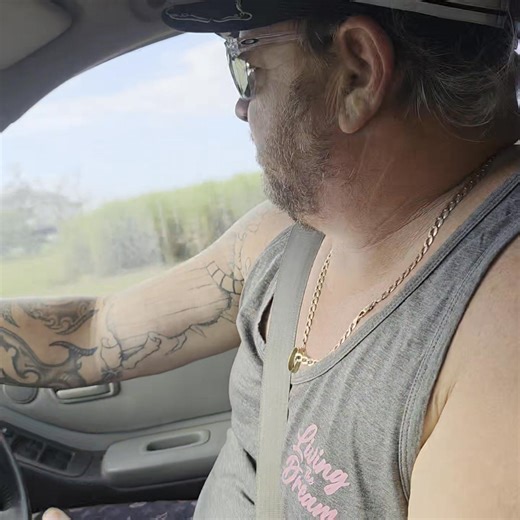 Help a Bogan out. Where can we get a good Bacon and Egg roll from in Ballina? Cheers 😊 | 5 Bogans in a bus