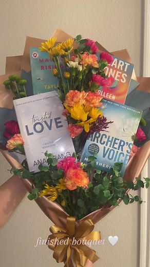 How to Make a Stunning Book Bouquet: DIY Tutorial