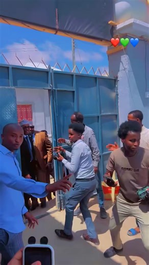 Axma Fashionn on Instagram: "Xil. Dahir amin jesow mas uul qaran"