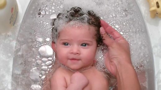 Johnson's Baby TV Spot, 'Bathing Your Baby: So Much More'