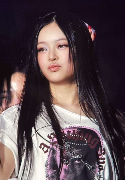 Hanni Covers 'My Boo' by Ghost Town DJs