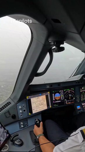 20K views · 522 reactions | Smooth landing cockpit view #pilotlife #aviation #landing #femalepilot | The pilots | Facebook