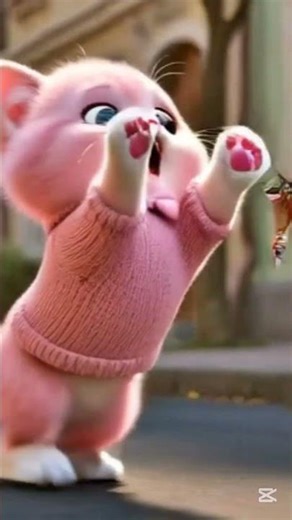 Cute Cat Trying to Catch a Butterfly 🦋🐱 #shorts #CuteCat #Kitten #CatShorts #Butterfly #Adorable