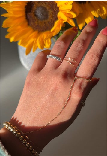 Hand Chains: The Perfect Detail for Every Season