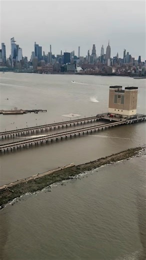 Video shows the moments following Thursday afternoon's helicopter crash into the Hudson River in New York City. The FAA says the aircraft was a Bell 206 helicopter. The helicopter was carrying a pilot, two adults and three children, according to law enforcement sources. 🎥: Ryan Card | KAKE News
