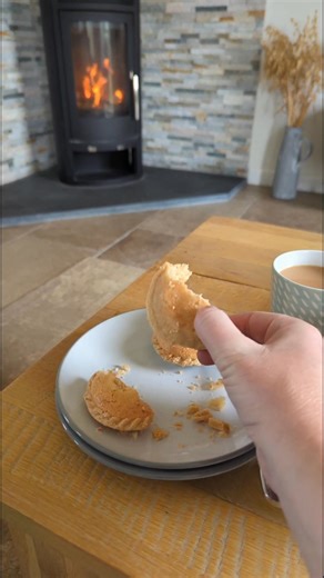 🔔 Ding Ding! 🔔The tea bell has rung. Make a cuppa and come join us for a mini tour around one of our sleeps 6 lodges. Wake up to still waters, wide skies and the Allt mountain watching quietly over our lakeside lodges. This little tour ends the best way we know how, a cup of tea in hand and a buttery frangipane from Mary’s Bakery, one of Brecon’s much-loved local gems. A place to pause, breathe, and savour the simple things 💚 https://www.gilestone.co.uk/lodges | Gilestone Farm