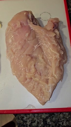 Stringy Chicken: Lab Grown Meat or Aged Chicken?