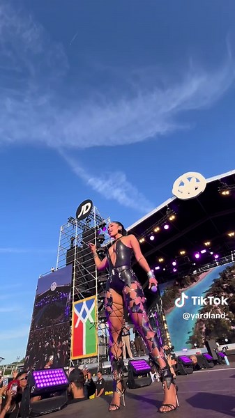 Shenseea's Electrifying Concert in Paris