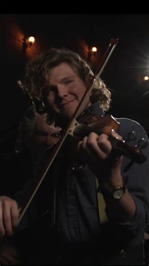 Does this fiddle tune make you want to dance? 🎻 #fiddle #oldtimemusic #bluegrass #folk #shorts #reel