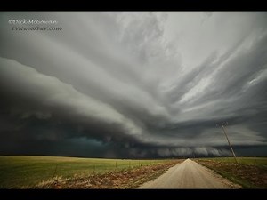 Jaw-dropping structure on mothership supercell storm - Easter 2014