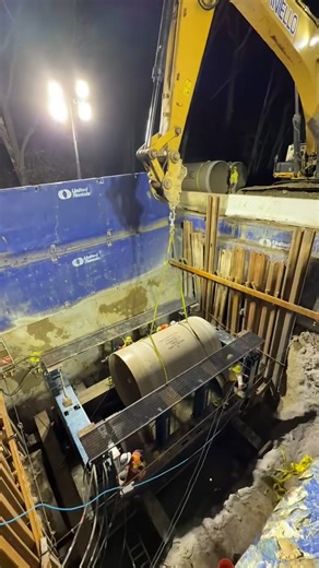 Earlier this week, Spiniello Companies hosted a site visit to highlight the ongoing work to bring new life to one of the region’s most critical wastewater assets—the Potomac Interceptor (PI). This pipeline segment includes a 78-inch gravity sewer operating under live-flow conditions, conveying approximately 60 MGD from as far west as Dulles Airport to the Blue Plains Advanced Wastewater Treatment Facility in Washington, DC. The PI is a vital component of the region’s wastewater infrastructure. I