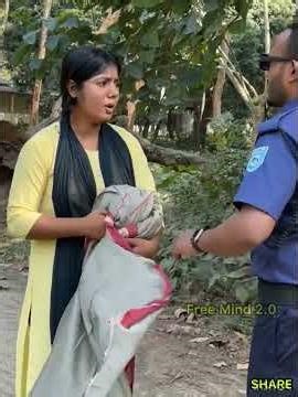 পুলিশকে কেন শারি পরালো মেয়েটি দেখুন