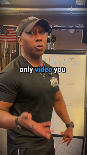 Want to build muscle and burn fat at the same time? Most people are training completely wrong. 👀 If your goal is body recomposition, building lean muscle while dropping body fat, these 4 tips can completely change your results: ✅ Train with heavy, challenging weight Every set should push you close to failure for maximum muscle growth ✅ Stop using lightweight for “toning” If you want a lean, toned physique, focus on progressive overload and train in the 6 to 10 rep range ✅ Rest longer between se