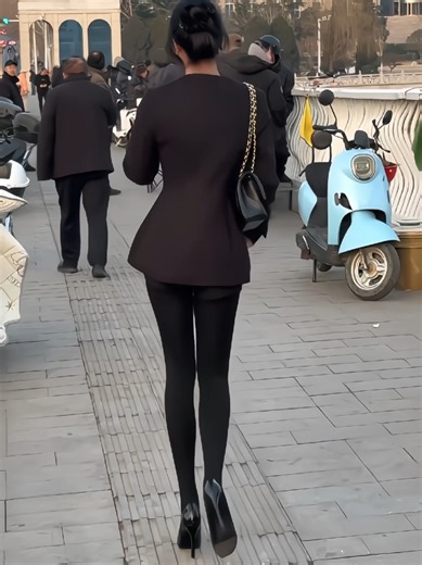 The strong never complain about the environment, have the courage to break the ground, will usher in your own spring #fyp #Outfits #wear