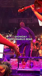 Hey Fam.❤️ Here’s a little insight behind the scenes of our show last Tuesday. @kaufleuten_kultur 14 hours of sweat, laughts and great teamwork! Next stop —> @songbirdschweiz Team Bear: @marvintrummermusic @phil_amon @jasminewasmer @christophebesch @mo_humbel @kathamusic_gmbh @klassiknuevo @siraviolin @taniamuz_ @alessia_arnetta @wildhaberlea @allanlow_ | Marius Bear