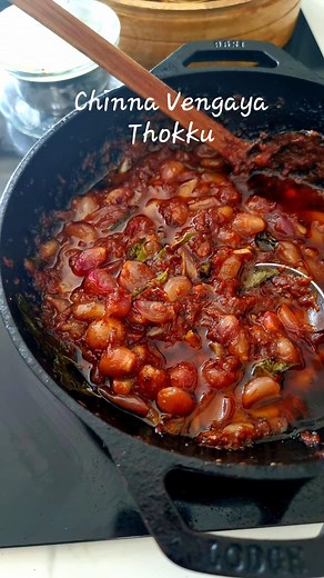 Premalatha Chandran | Recipe Developer on Instagram: "🔥Spicy Chinna Vengayam Thokku(Shallots Pickle), Simple Curd rice with Thokku is an Amazing Combo. If you have no time to prepare an elaborate meal, this Thokku is more than enough. Thokku goes well with plain rice or rotis too. There are different versions of Thokku but I always follow Amma’s Version of Shallots Thokku. I have already shared her version of Garlic pickle(thakkali poondu urugai) both amma’s signature dishes are must try! 📝How