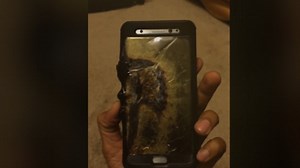 Customer shows off exploded Samsung phone