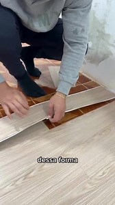 895K views · 10K reactions | Transforme seu espaço com nosso piso adesivo!  Fácil de aplicar, resistente à água e com designs incríveis!  Deixe sua casa com um visual novo em minutos. #DecoraçãoFácil #PisoAdesivo #GFTransforma #DIYDecor #casa #decoração #pisovinilico #reforma #transformaçãodeambiente #casanova #piso #apartamento #maternidade #mudança #aluguel #quarto #cozinha #banheiro #sala | GF Casa Decor | Facebook